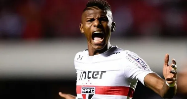 Arboleda aún no renueva con el Sao Paulo y recientemente desde Brasil se supo que el equipo está sumamente endeudado