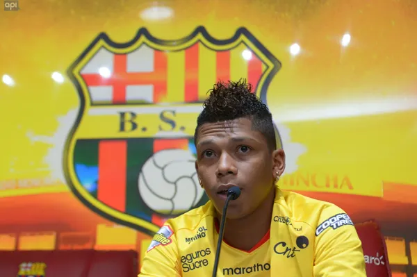 Arce habló con Repetto por su posible fichaje a LDU