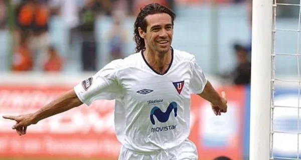 Ariel Graziani es recordado por ser un delantero letal y hábil con el balón. Jugó en Emelec, Barcelona SC y Liga de Quito y su cambio ha sido extremo de lo que se vio en Ecuador