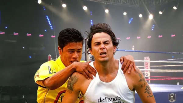 Armando Paredes junto a Kaviedes en el fondo un ring de box. FOTO: Primicias