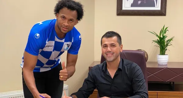 Arturo Mina actualmente es agente libre y además buscando equipo. Liga de Quito sería una opción y le mandó un mensaje a Pablo Repetto