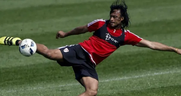 Arturo Mina comentó que no le cerraría las puertas a Liga de Quito, ya que conoce a Pablo Repetto y considera al equipo que siempre está al 100%