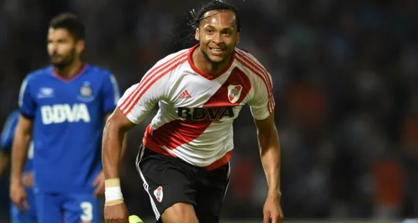 Arturo Mina llegó a ser uno de los jugadores referentes en la zaga de Independiente del Valle, sin embargo ahora no tiene equipo