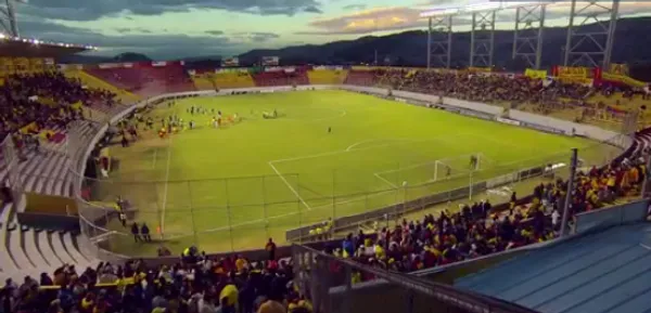 Aucas y LDU jugaron semifinales y el estadio no se llenó
