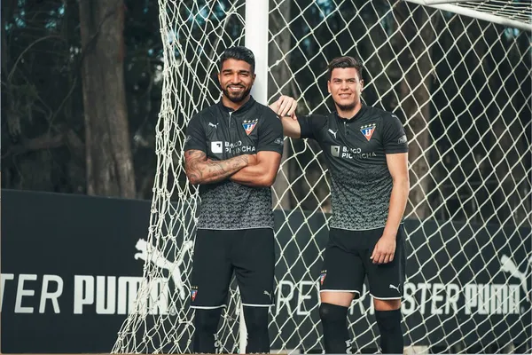 Aún no están en las tiendas oficiales del club