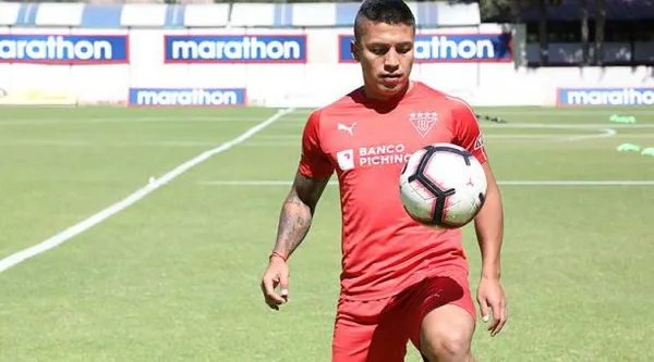 Ayala se pintó el cabello y no pasó despercibido en la Noche Blanca