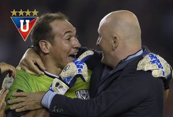 Azcona era la opción uno para jugar por Liga de Quito en lugar de Adrián Gabbarini, decidió no aceptar y ahora no juega casi nunca