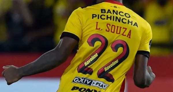 Barcelona hará el uso de compra de Leonai de Souza
