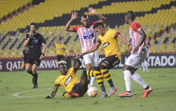 Barcelona no la pasó nada bien en Copa Libertadores