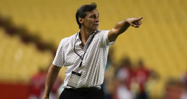 Barcelona SC logró ganar de manera apretada a 9 de Octubre y las críticas llegaron por la manera de jugar del equipo y porque Fabián Bustos no sienta a un jugador que falla mucho