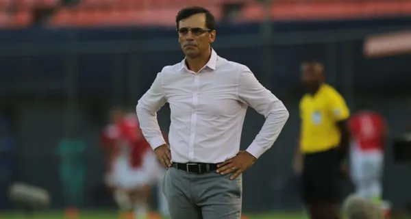 Barcelona SC perdió contra Liga de Quito y cortó una racha de 22 meses sin perder en el estadio Monumental. En el análisis los cambios y disposición de Bustos le jugó en contra al club