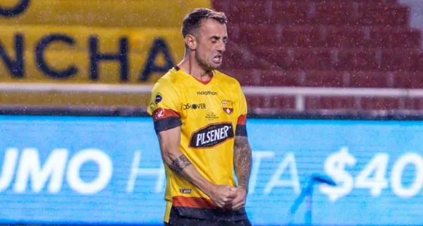 Barcelona SC prepara su esquema para medirse a Flamengo por la semifinal de la Copa Libertadores y la novedad de principio es la ausencia de Damián Díaz en el rol titular para probar con tres mediocentros de contención