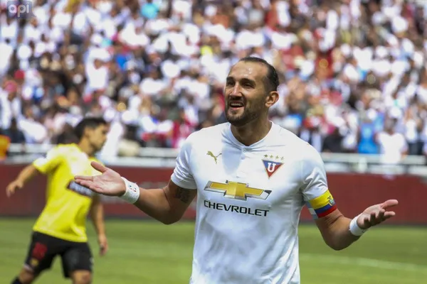 Barcos no cierra la puerta al fútbol chileno