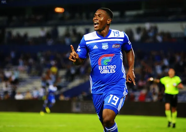 Brayan Angulo, delantero de Emelec, fue sancionado por gestos realizados en el Clásico del Astillero y el Bombillo reclamó una indemnización