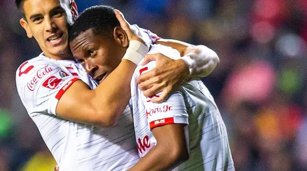 Brayan Angulo no pudo abrir el marcador