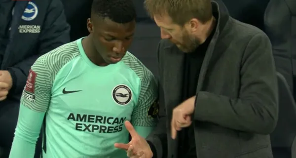 Brighton lo llevó desde Bélgica, donde Moisés Caicedo si jugaba. Sin embargo el entrenador nunca lo quiso en el primer plantel