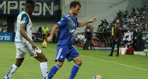 Bruno Pittón es uno de los jugadores que no estuvo en el partido entre LDU y Emele. Mira lo que hacía