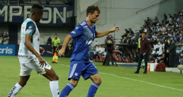 Bruno Pittón se quedó en el banco de Emelec y pese al triunfo hizo falta ante 9 de Octubre