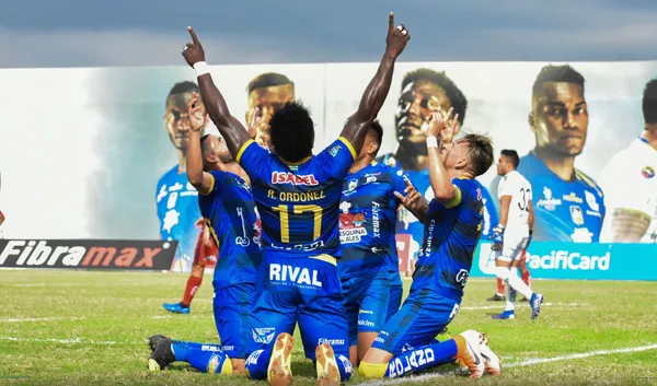 BSC perdió en Manta con un error sobre el final de Máximo Banguera