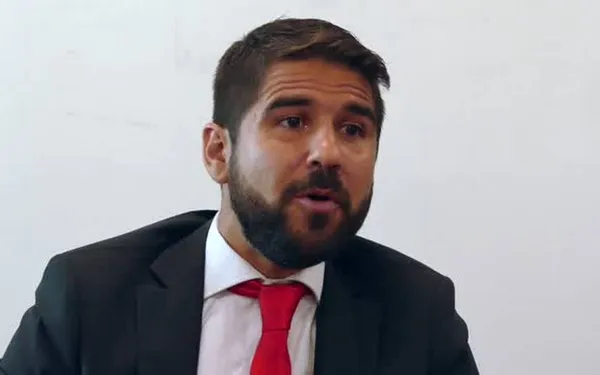 Bucaram fue a ver el partido de su equipo y salió antes