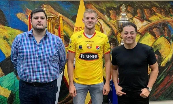 Burrai cumplió su deseo de jugar para el Ídolo