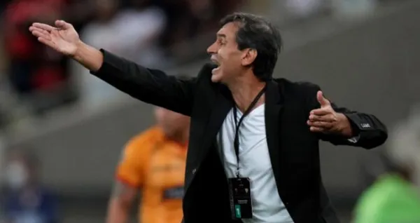 Bustos dijo que fueron superiores a Católica durante todo el partido y echó la culpa del empate a un factor externo