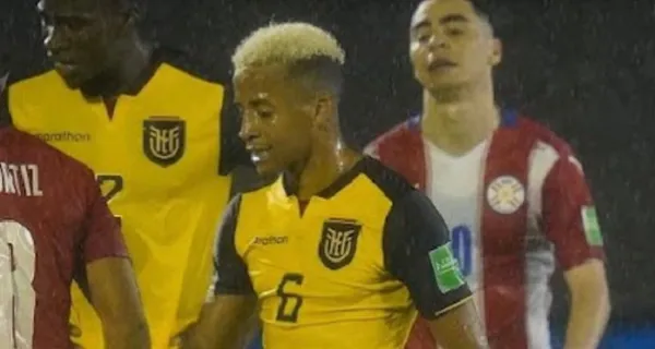 Byron Castillo fue el mejor jugador de la Selección Ecuador ante Paraguay y sobre el final lo captaron llorando, pues no pudo aguantar tanta emoción