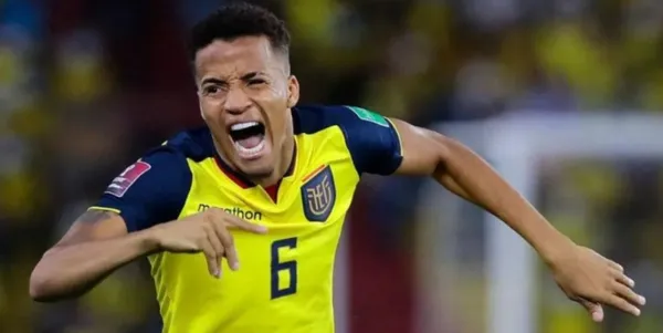 Byron Castillo salió lesionado luego de una barrida criminal de un jugador de Irak