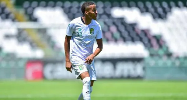 Byron Castillo no tuvo un buen debut en México con León y lo hinchas lo criticaron, mira lo que hizo