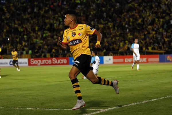 Byron Castillo no tuvo un buen partido y cada vez se aleja más de Boca Juniors