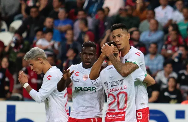 Cada centro de Kevin Mercado fue preciso para que el argentino Mauro Quiroga anote un doblete, en el lapso de tres minutos