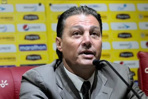 Carlos Alfaro Moreno dejó en evidencia su molestar con un jugador de Barcelona SC