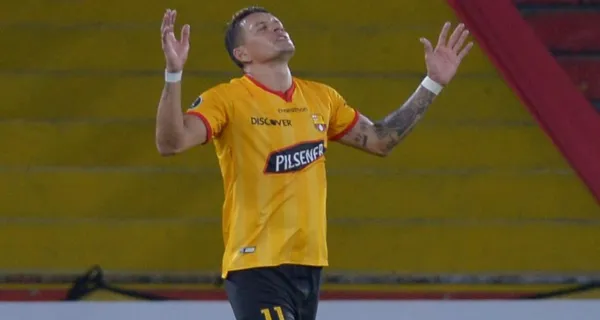 Carlos Garcés tiene la gran responsabilidad de hacer olvidar a Jonatan Álvez, sin embargo su pobre nivel dejó cuestionamientos y tomaron una decisión con su continuidad