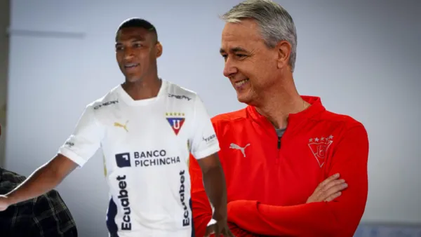 Carlos Gruezo y Tiago Nunes