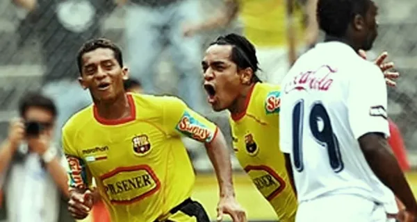 Carlos Quiñónez fue uno de los delanteros más temibles en el Fútbol Ecuatoriano pero por pasar de fiesta arruinó su carrera. Mira a lo que se dedica ahora, tras pasar por Barcelona SC