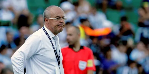 Célico no cree que se pueda dirigir a la TRI desde otro país