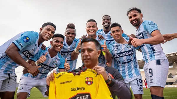 César Farías no para de trabajar, estuvo en el duelo de Guayaquil City ante Leones FC en el Chucho Benítez