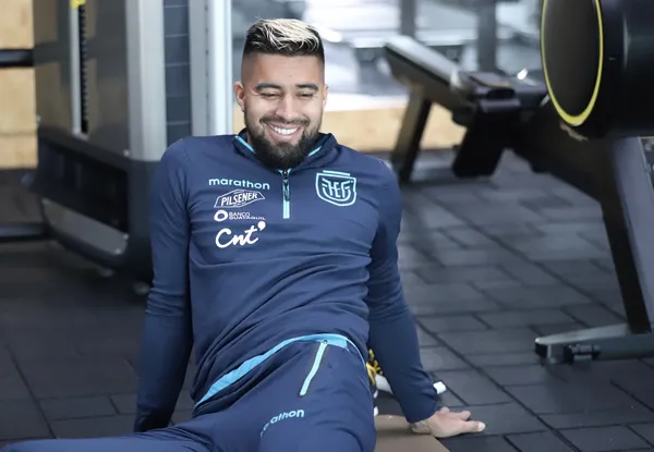 Christian Noboa se tomó una foto con la camiseta de Barcelona SC