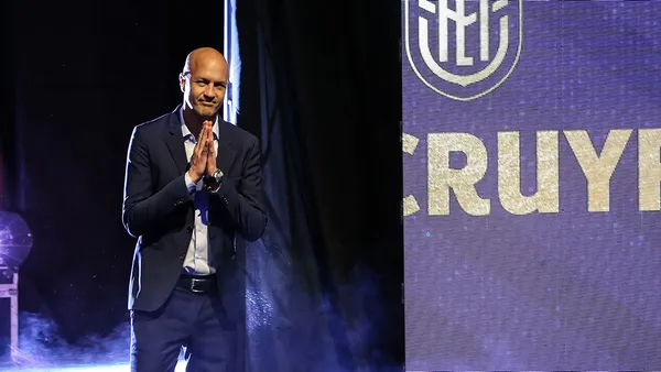 Cruyff estuvo en carpeta del FC Barcelona, como opción para ser parte del CT de Xavi