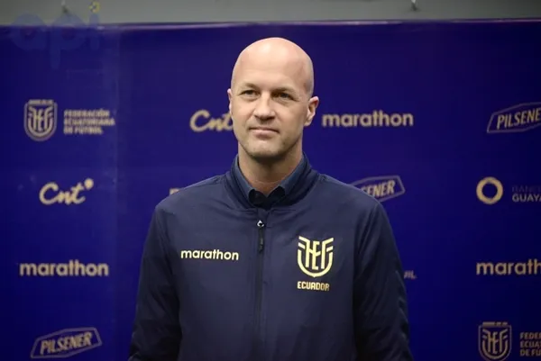 Cruyff hablará con los jugadores que podrían formar parte del proceso eliminatorio