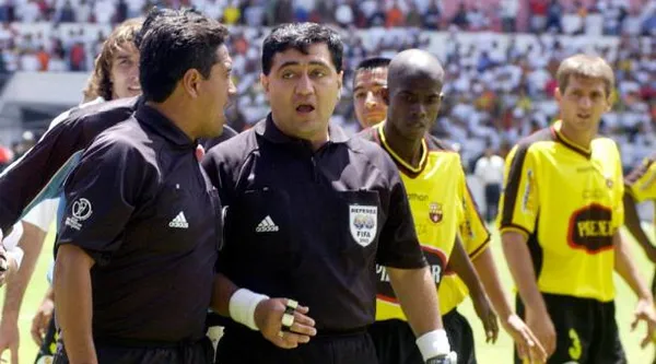 Cuando los árbitros fueron protagonistas y perjudicaron al ídolo