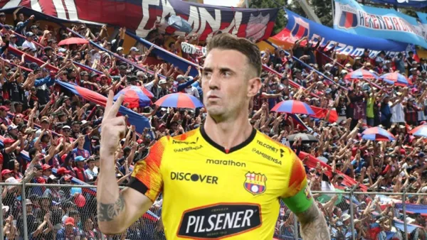 Damián Díaz y la hinchada de Deportivo Quito / Foto de: El Futbolero Ecuador