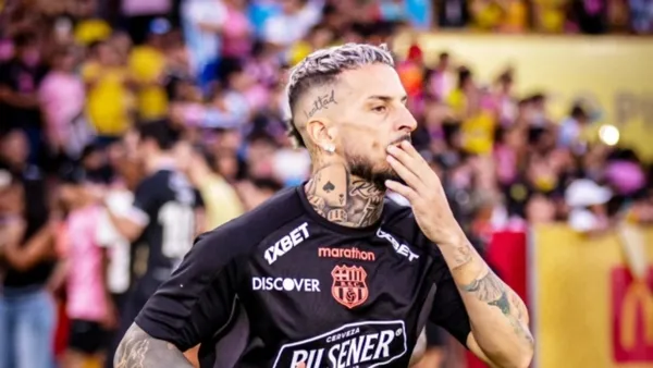 Darío Benedetto fue presentado pero, por su entrega y compromiso, otro jugador fue aplaudido por toda la hinchada