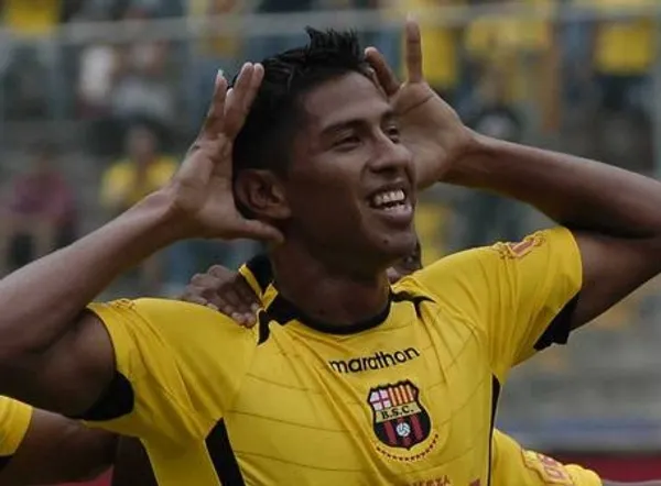 David Quiroz jugó en los equipos más grandes del país, Liga de Quito, Emelec, Barcelona SC y El Nacional, pero tras su retiro hoy lleva una vida alejada de los lujos