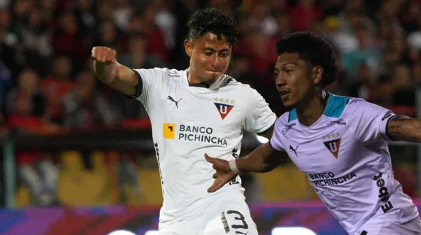 Daykol Romero jugando, al lado José Quintero. FOTO: Área Chica