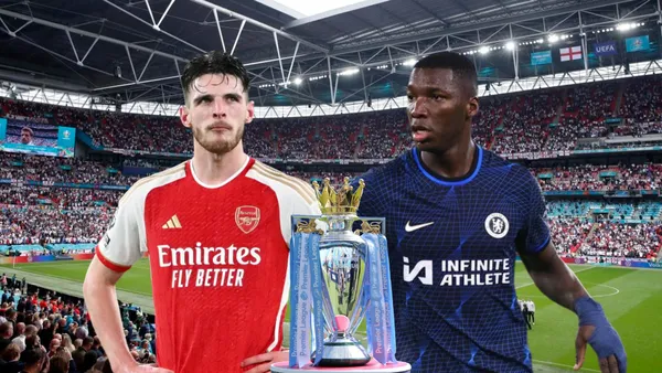 Declan Rice decepcionado, Moisés Caicedo concentrado, trofeo Premier League. Foto tomada de: Goal.com/Chelsea/Los Angeles Times