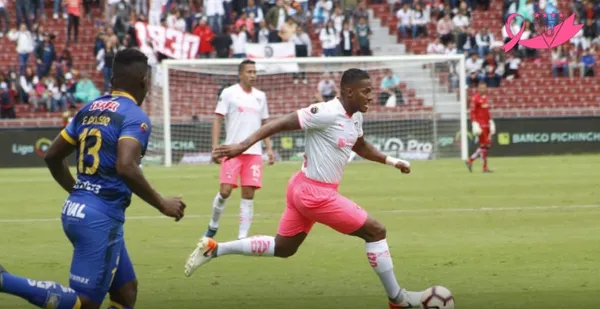 Delfín le gana a la U a los primeros tres minutos de juego con autogol del Toño