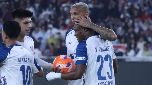 Deyverson sumó sus primeros minutos con el cuadro albo en la Noche Blanca