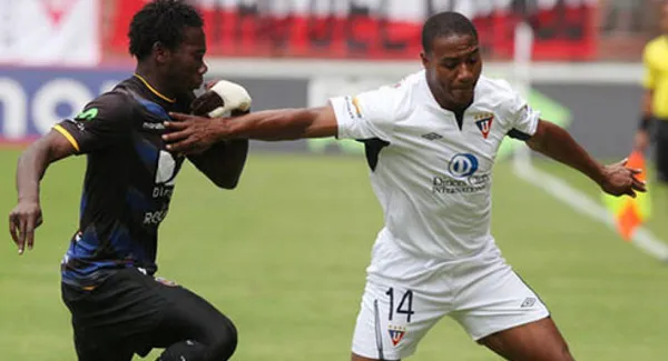 Diego Armando sigue jugando al fútbol