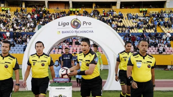 Dirigir un partido a este entrenador no es nada fácil